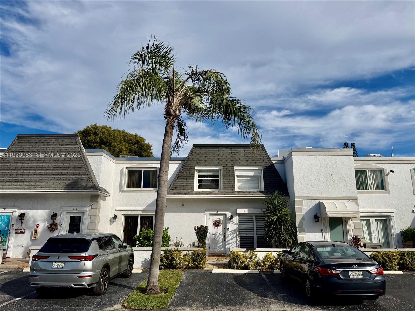 934 NE 27th Ave Hallandale Beach, FL 33009