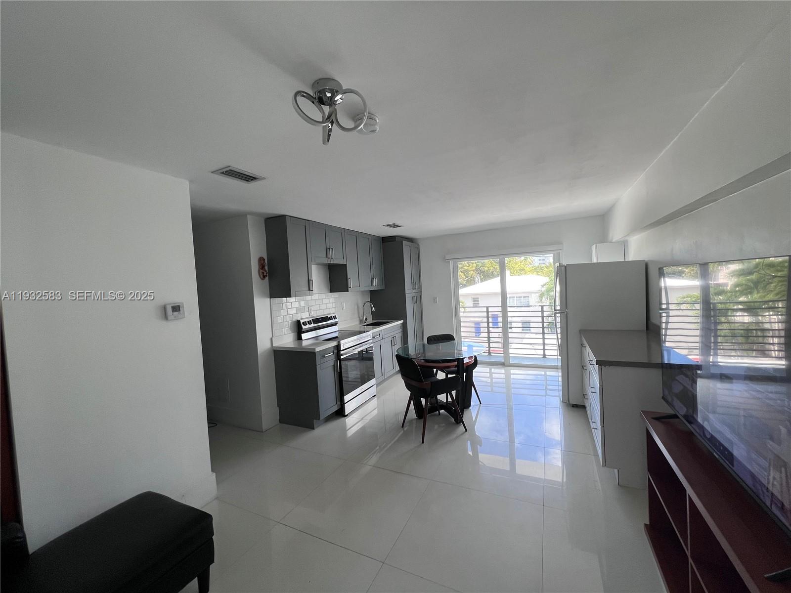 1033 Lenox Ave #309 Miami Beach, FL 33139
