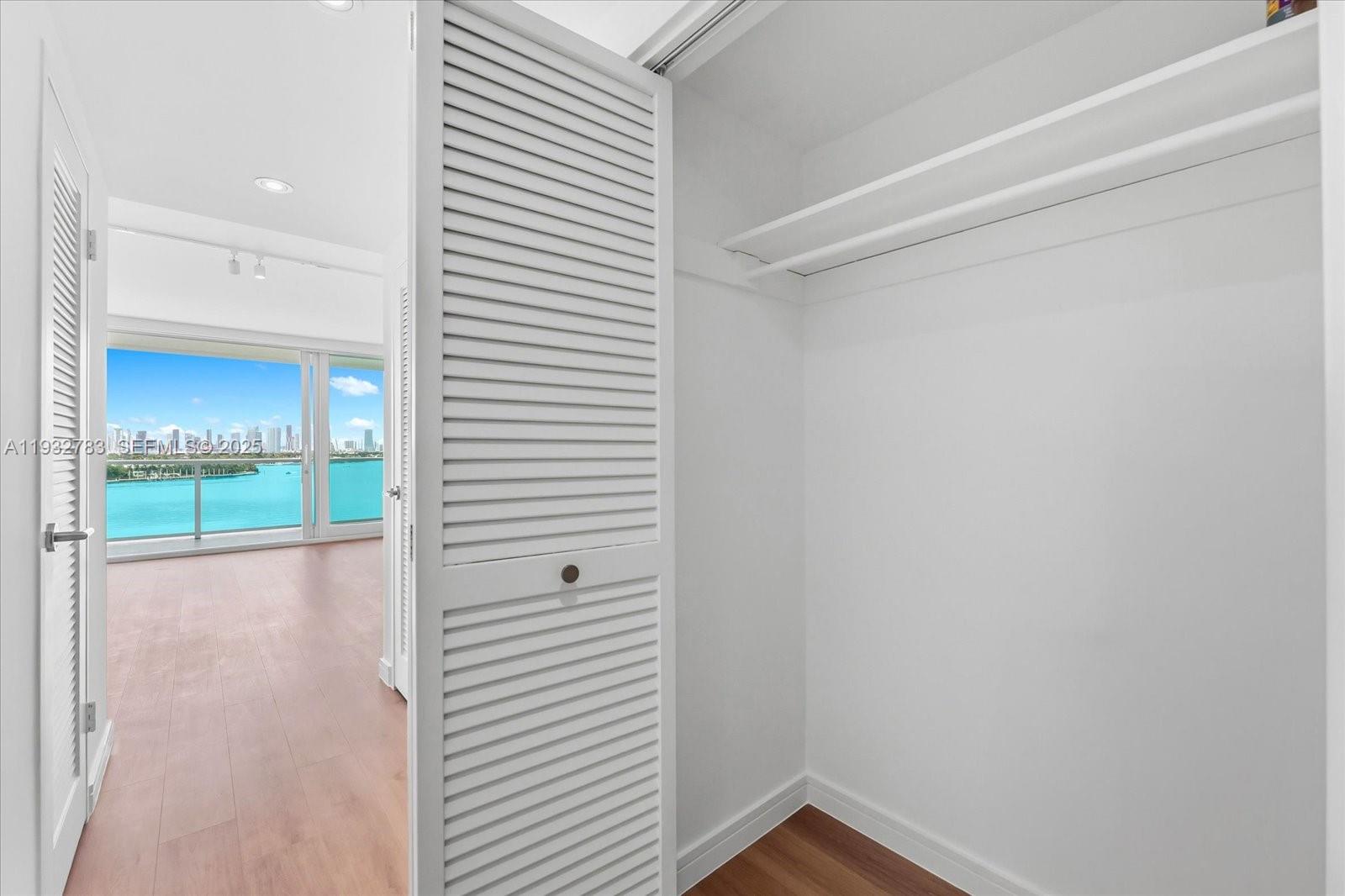 image Mirador 1000 (South Tower)13