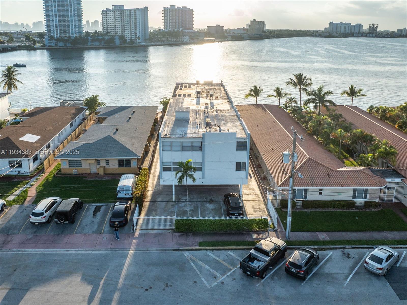 2150 Bay Dr Miami Beach, FL 33141