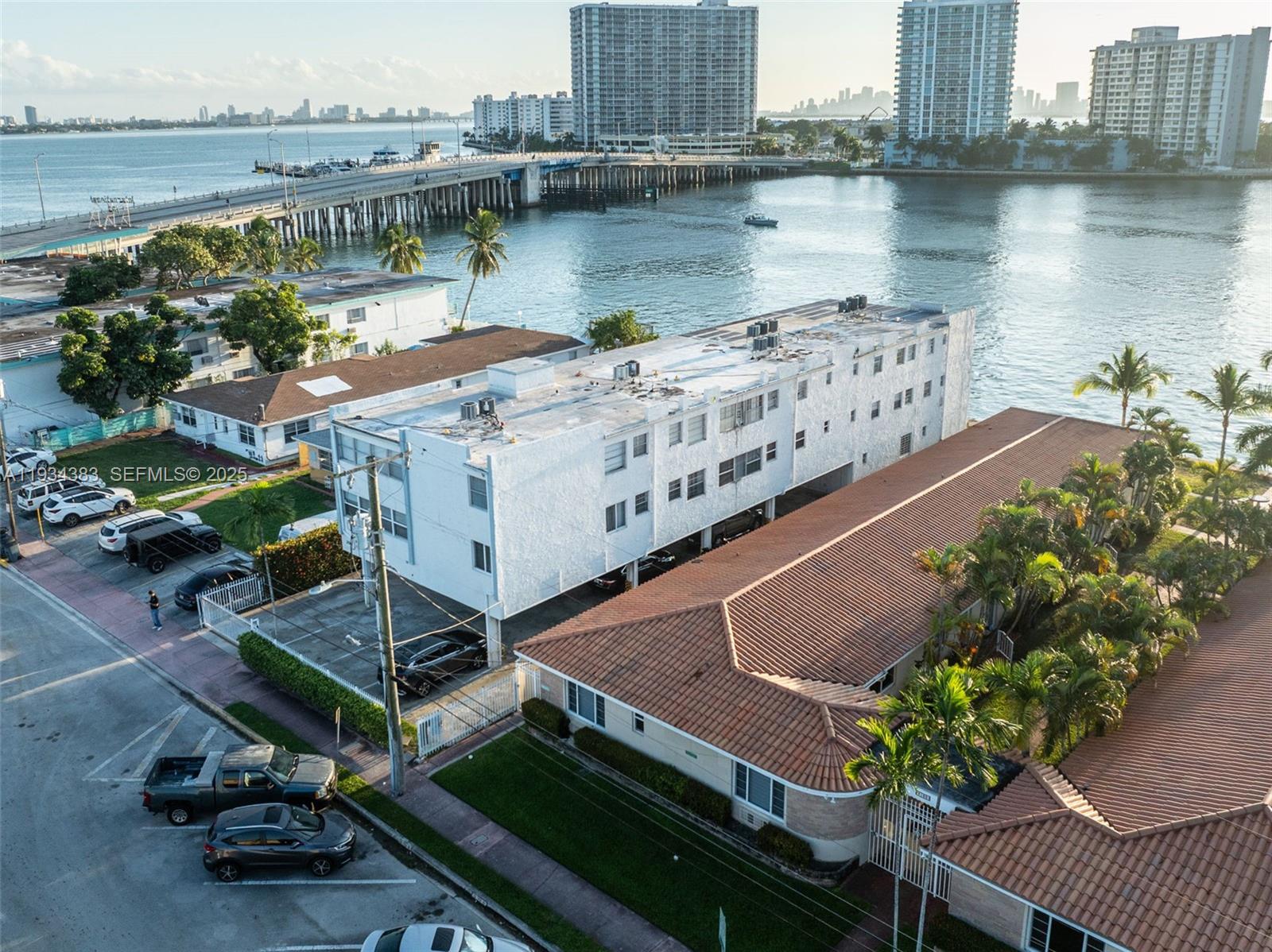 2150 Bay Dr Miami Beach, FL 33141