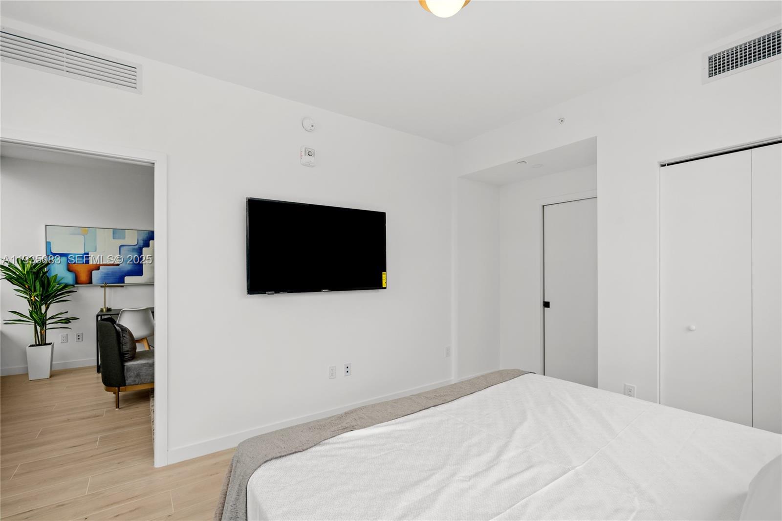 225 N Miami Ave #2012 Miami, FL 33132