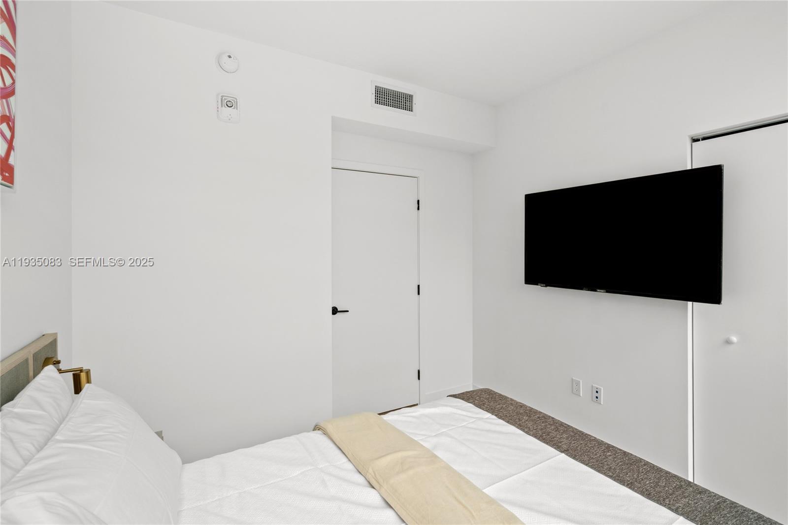 225 N Miami Ave #2012 Miami, FL 33132