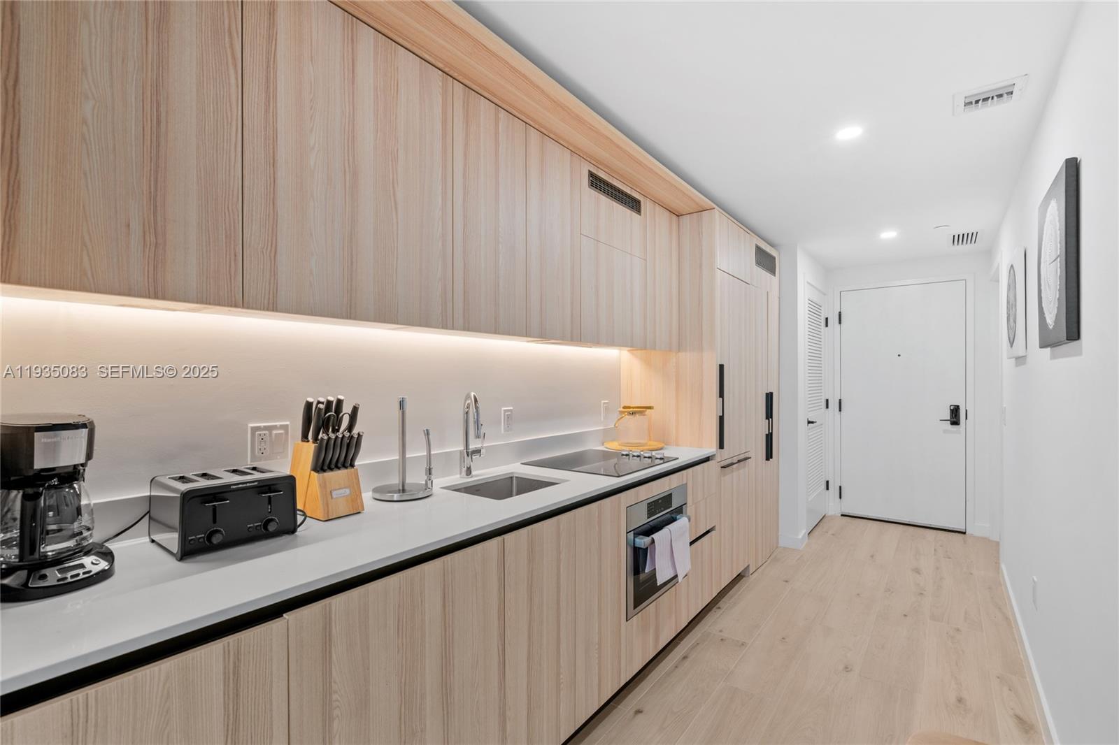 225 N Miami Ave #2012 Miami, FL 33132