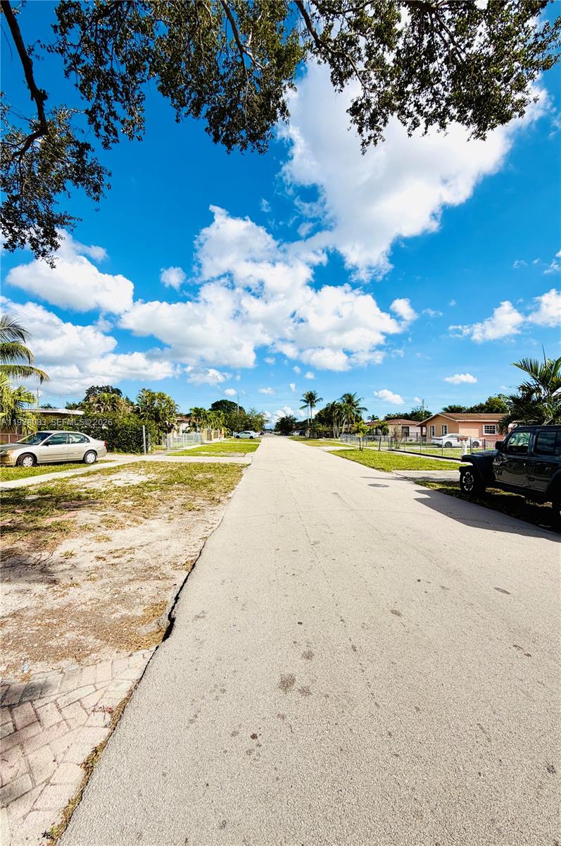 546 E 39th St Hialeah, FL 33013