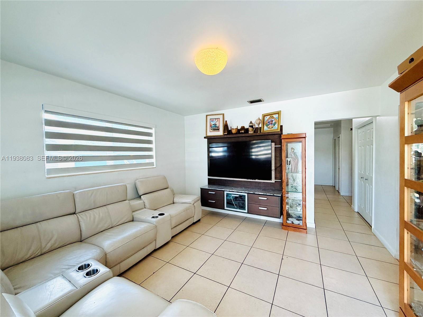 546 E 39th St Hialeah, FL 33013