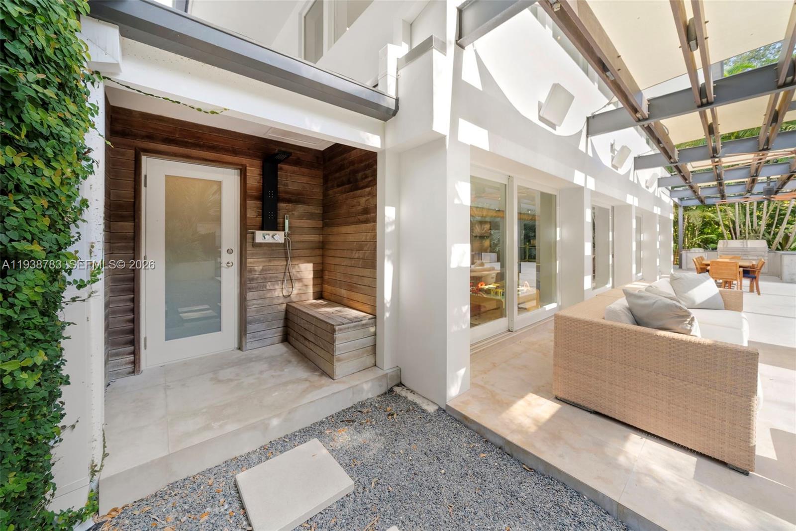 5520 Oakwood Ln Coral Gables, FL 33156