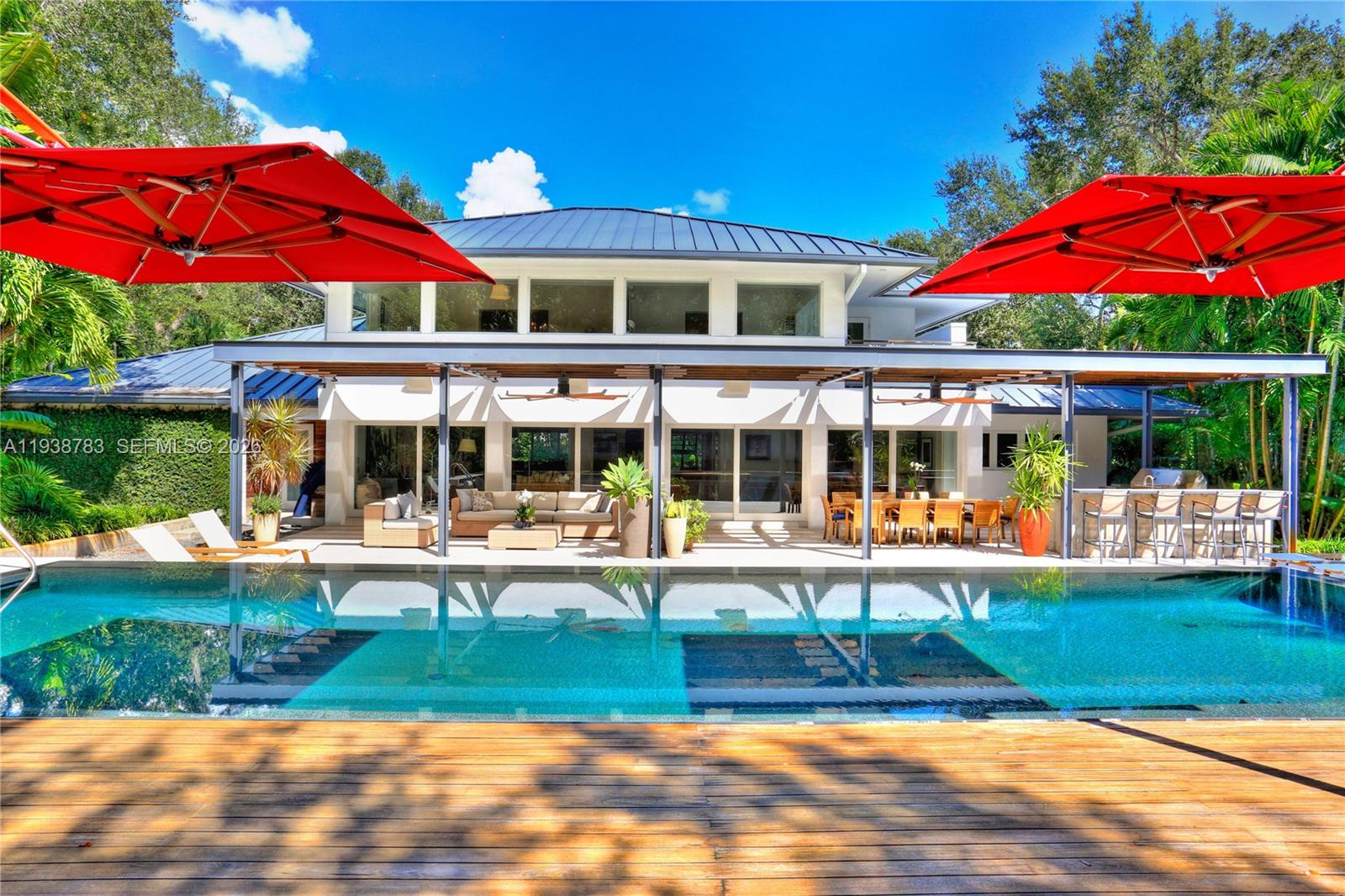 5520 Oakwood Ln Coral Gables, FL 33156