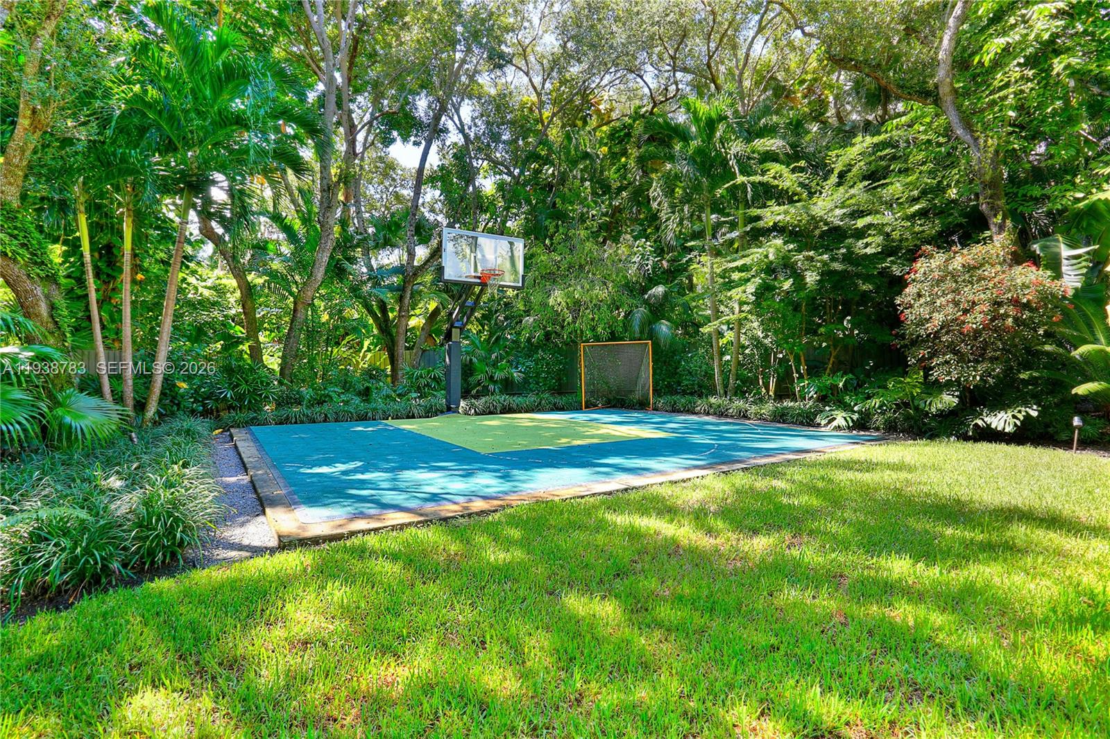 5520 Oakwood Ln Coral Gables, FL 33156