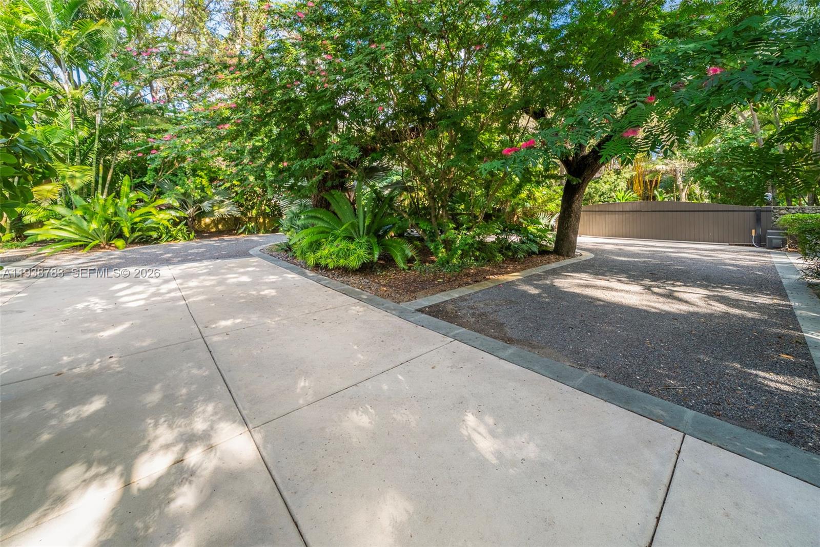 5520 Oakwood Ln Coral Gables, FL 33156