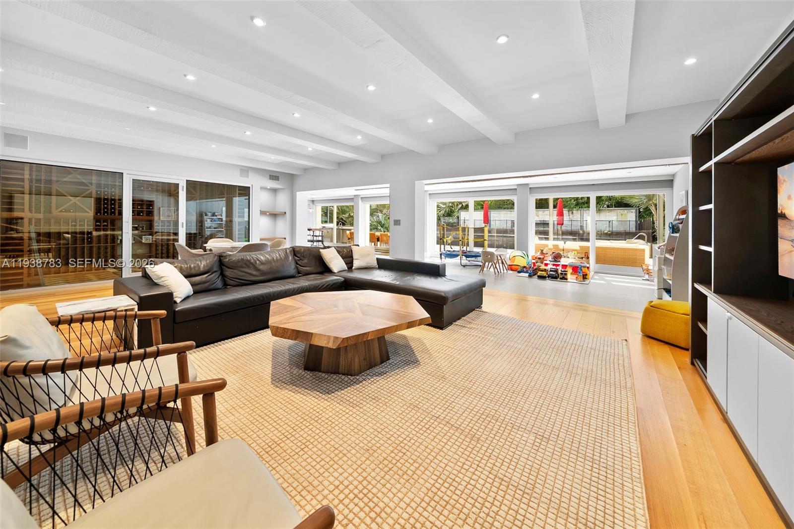 5520 Oakwood Ln Coral Gables, FL 33156