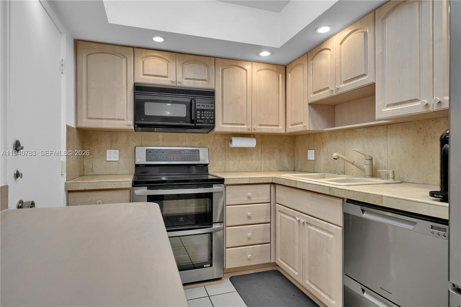 5005 Collins Ave #824 Miami Beach, FL 33140