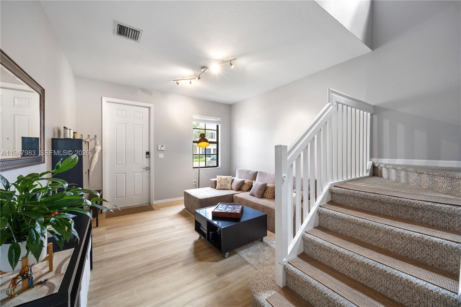 658 NE 193rd Ter Miami, FL 33179