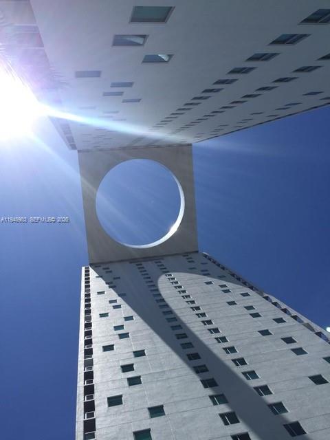 500 Brickell Ave #1704