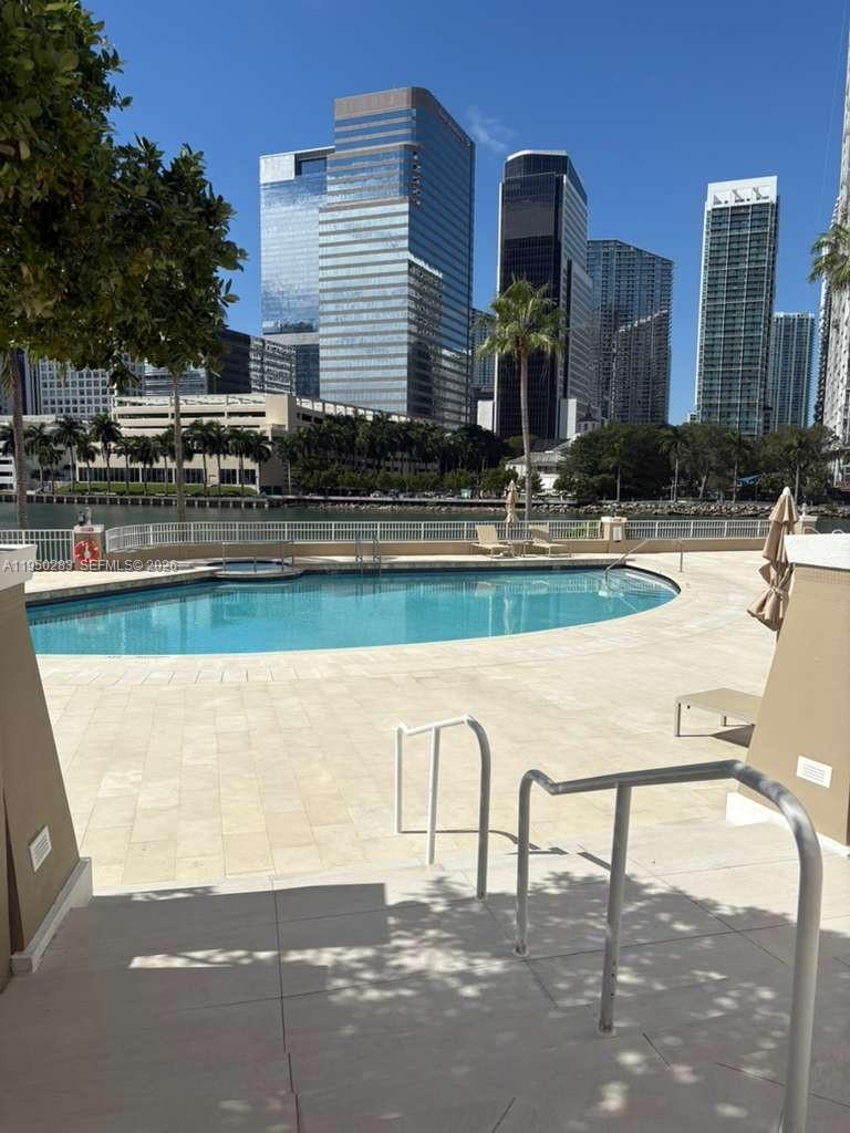 image Courvoisier Courts16