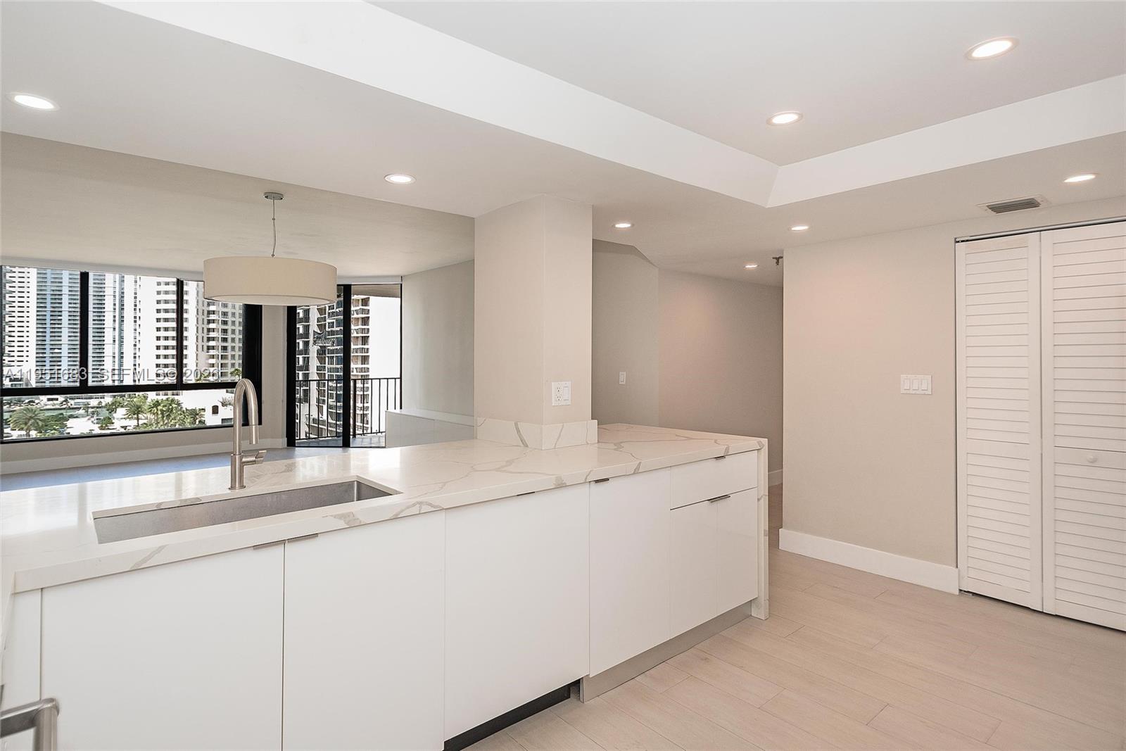 image Brickell Key One18