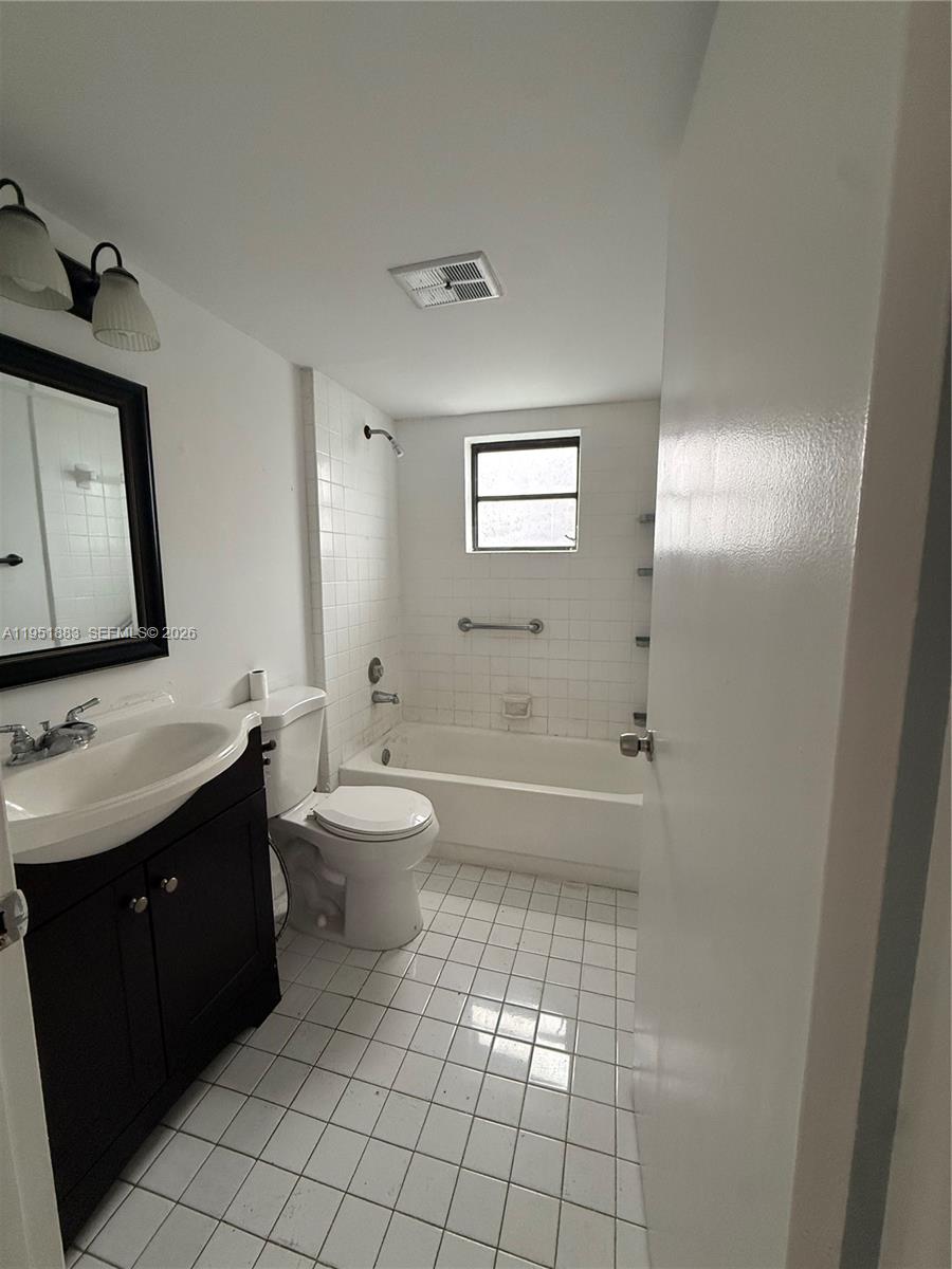 10431 N Kendall Dr #D104 Miami, FL 33176