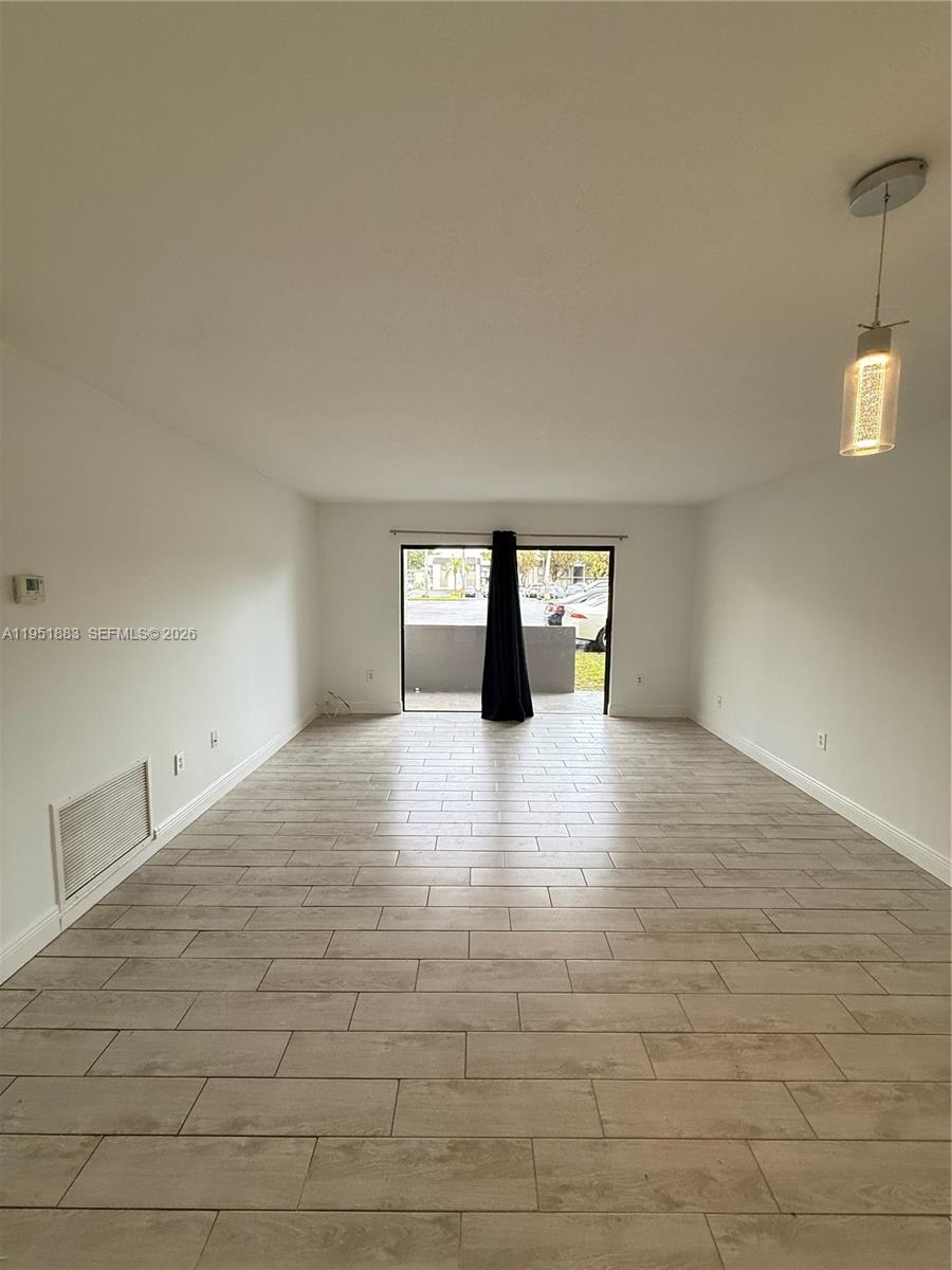 10431 N Kendall Dr #D104 Miami, FL 33176