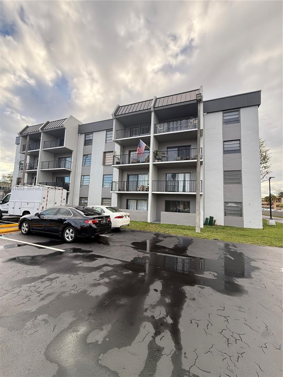 10431 N Kendall Dr #D104 Miami, FL 33176