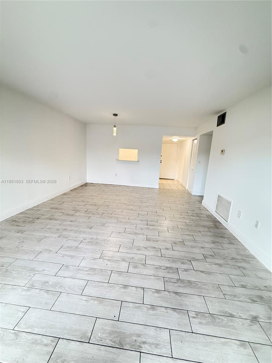 10431 N Kendall Dr #D104 Miami, FL 33176