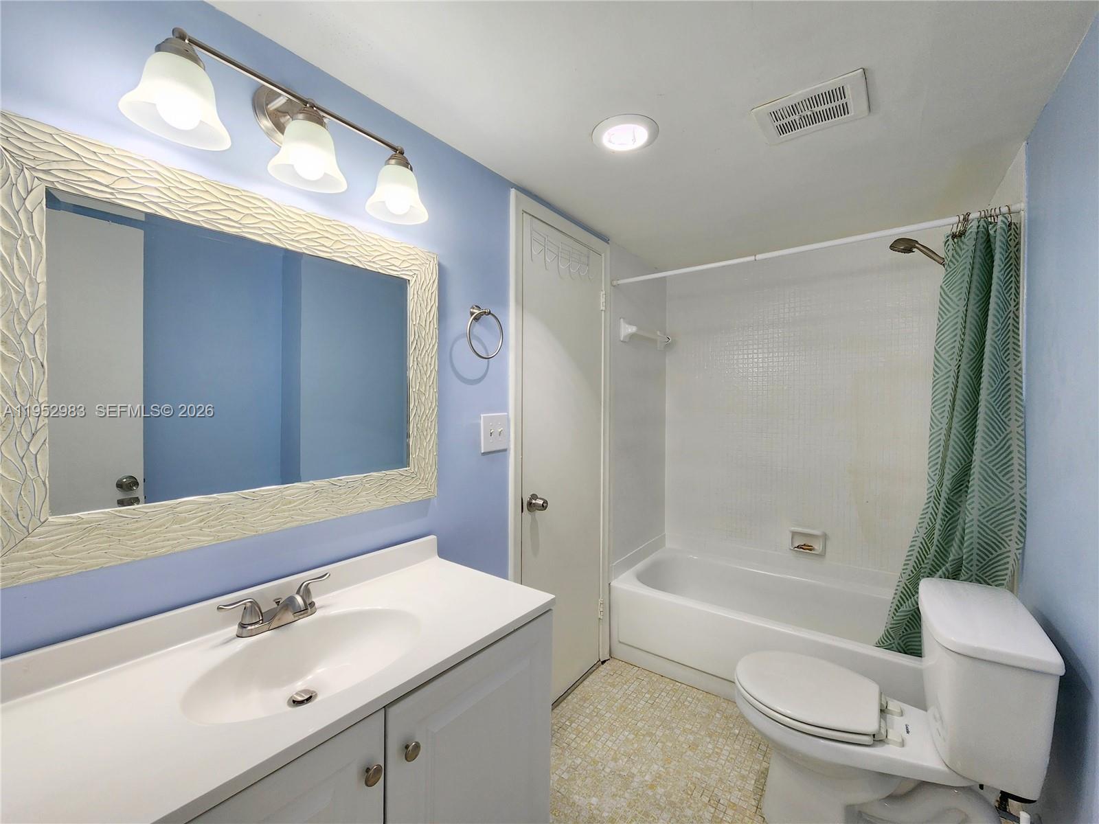 3703 NE 166th St #905 North Miami Beach, FL 33160