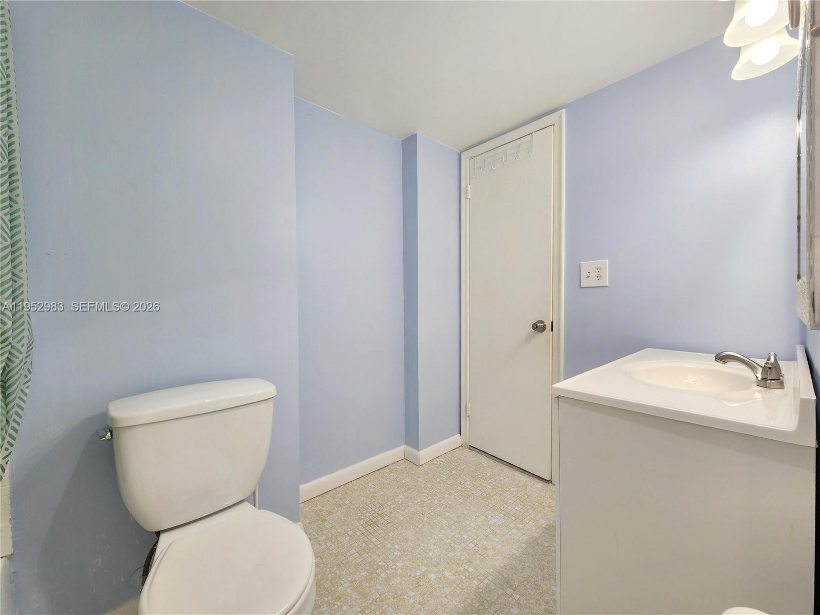 3703 NE 166th St #905 North Miami Beach, FL 33160