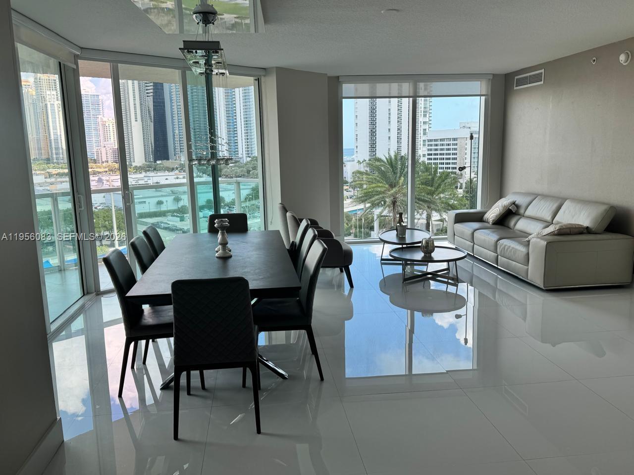 image St Tropez Sunny Isles1