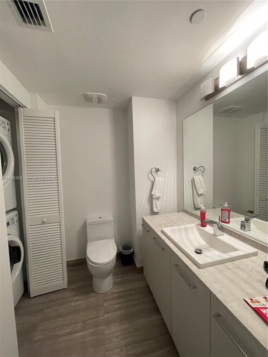 1010 Brickell Ave #3708 Miami, FL 33131