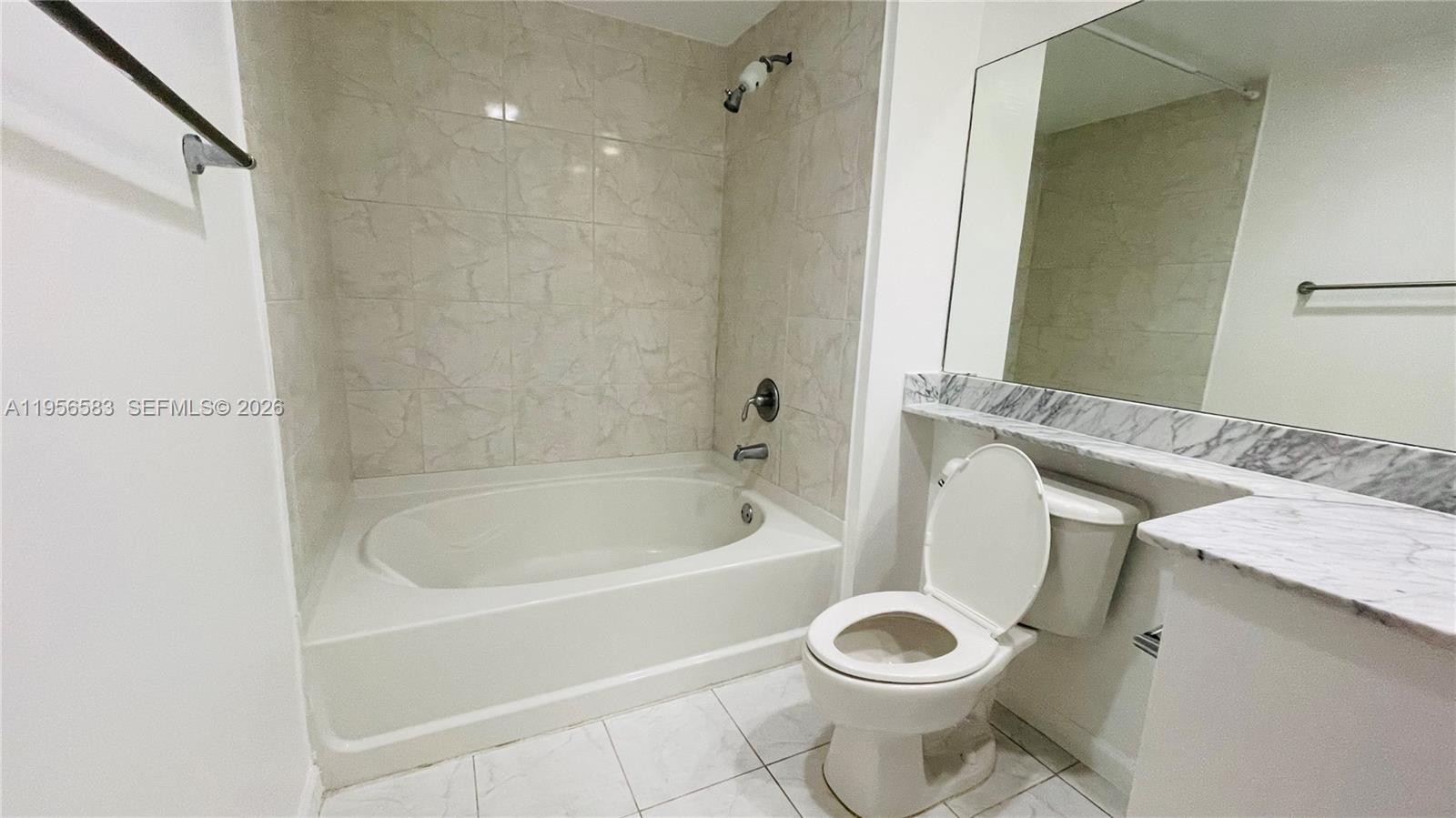 image The Venture at Aventura10