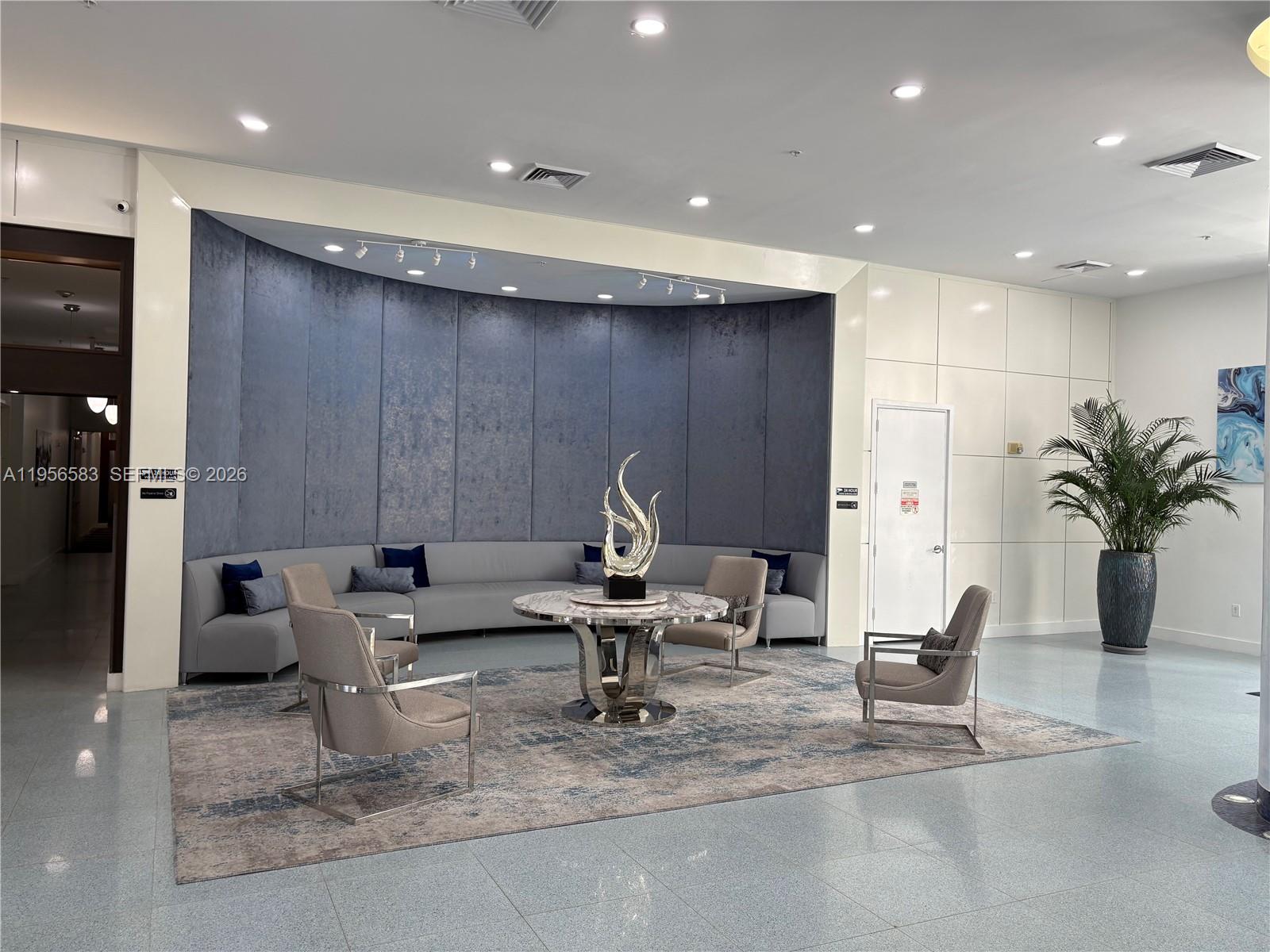 image The Venture at Aventura12