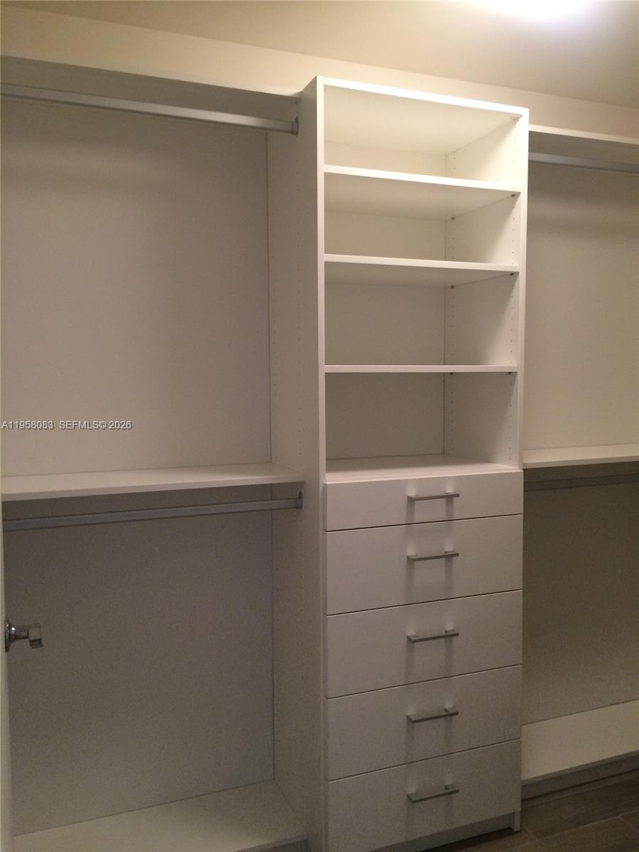 image Nine at Mary Brickell Village11