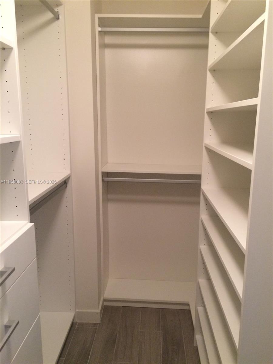 image Nine at Mary Brickell Village12