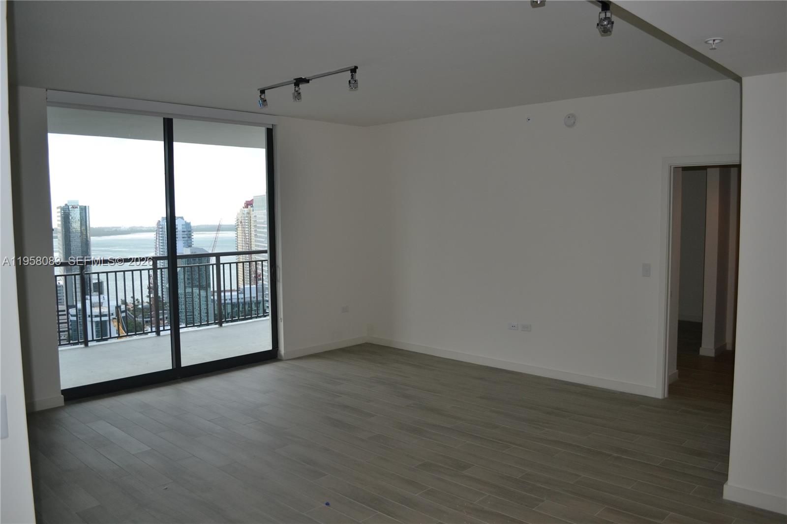 image Nine at Mary Brickell Village6