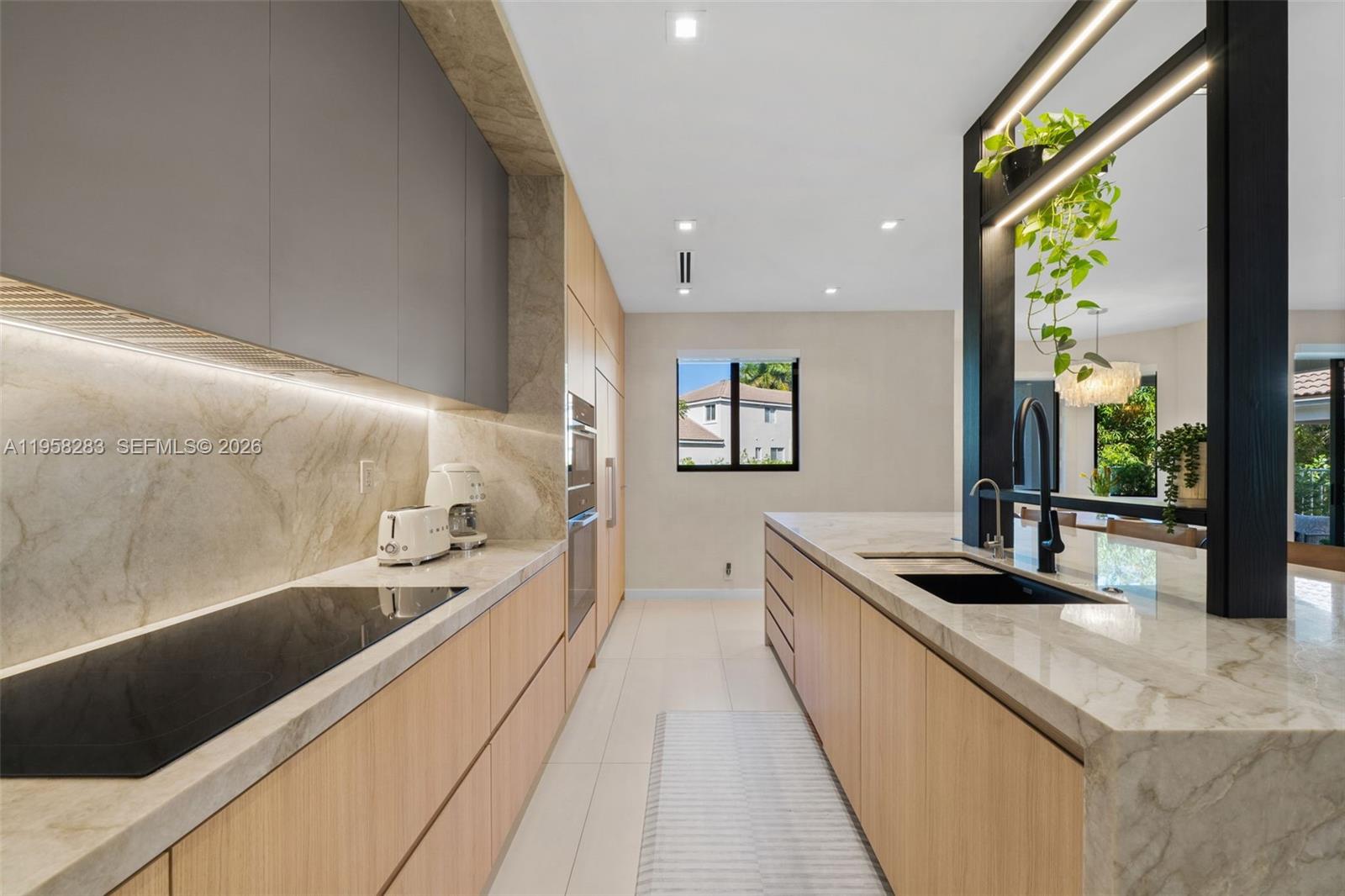 1077 Golden Cane Dr Weston, FL 33327