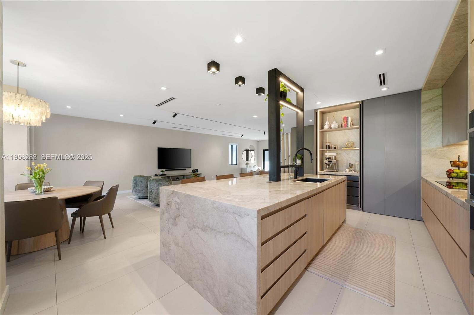 1077 Golden Cane Dr Weston, FL 33327