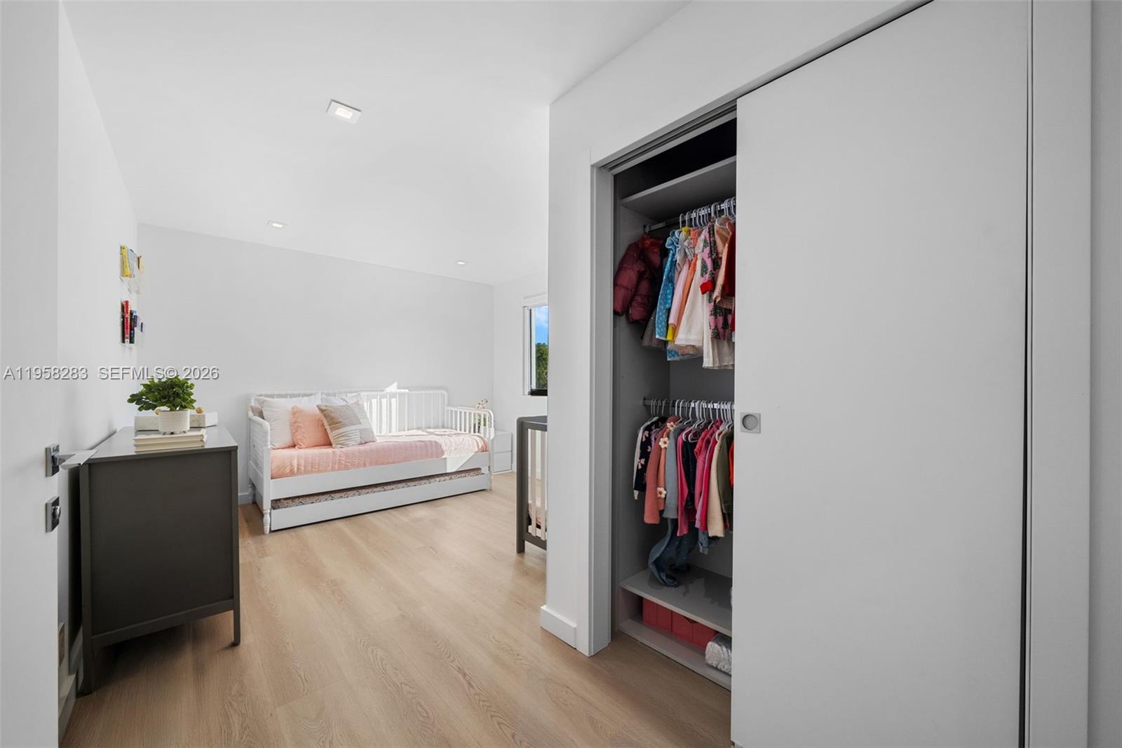 1077 Golden Cane Dr Weston, FL 33327