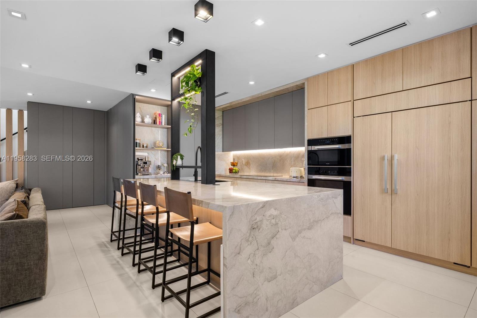 1077 Golden Cane Dr Weston, FL 33327