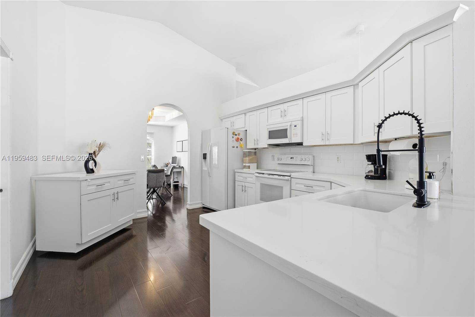 18427 NW 9th Ct Pembroke Pines, FL 33029