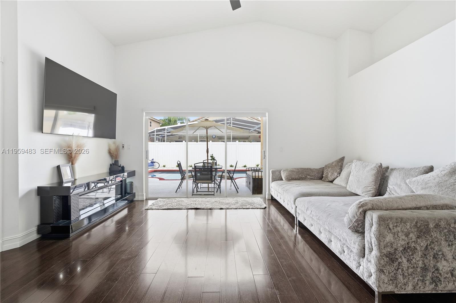 18427 NW 9th Ct Pembroke Pines, FL 33029