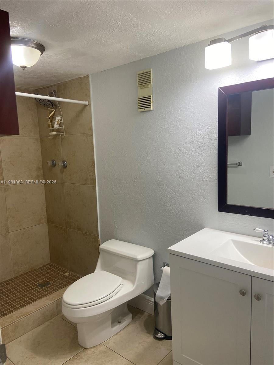 665 NE 195th St #119 Miami, FL 33179