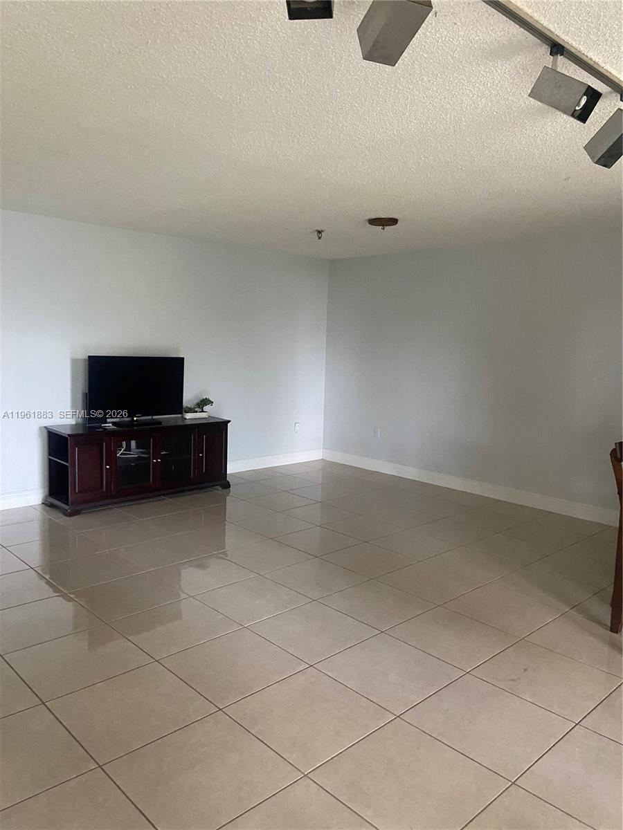 665 NE 195th St #119 Miami, FL 33179