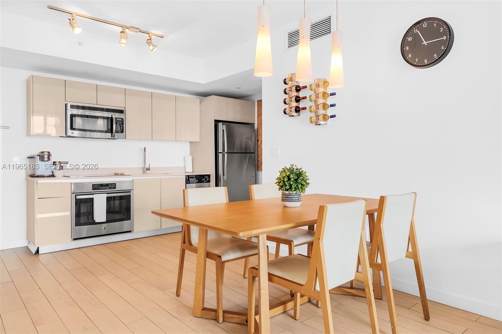 image Beachwalk Condominium15