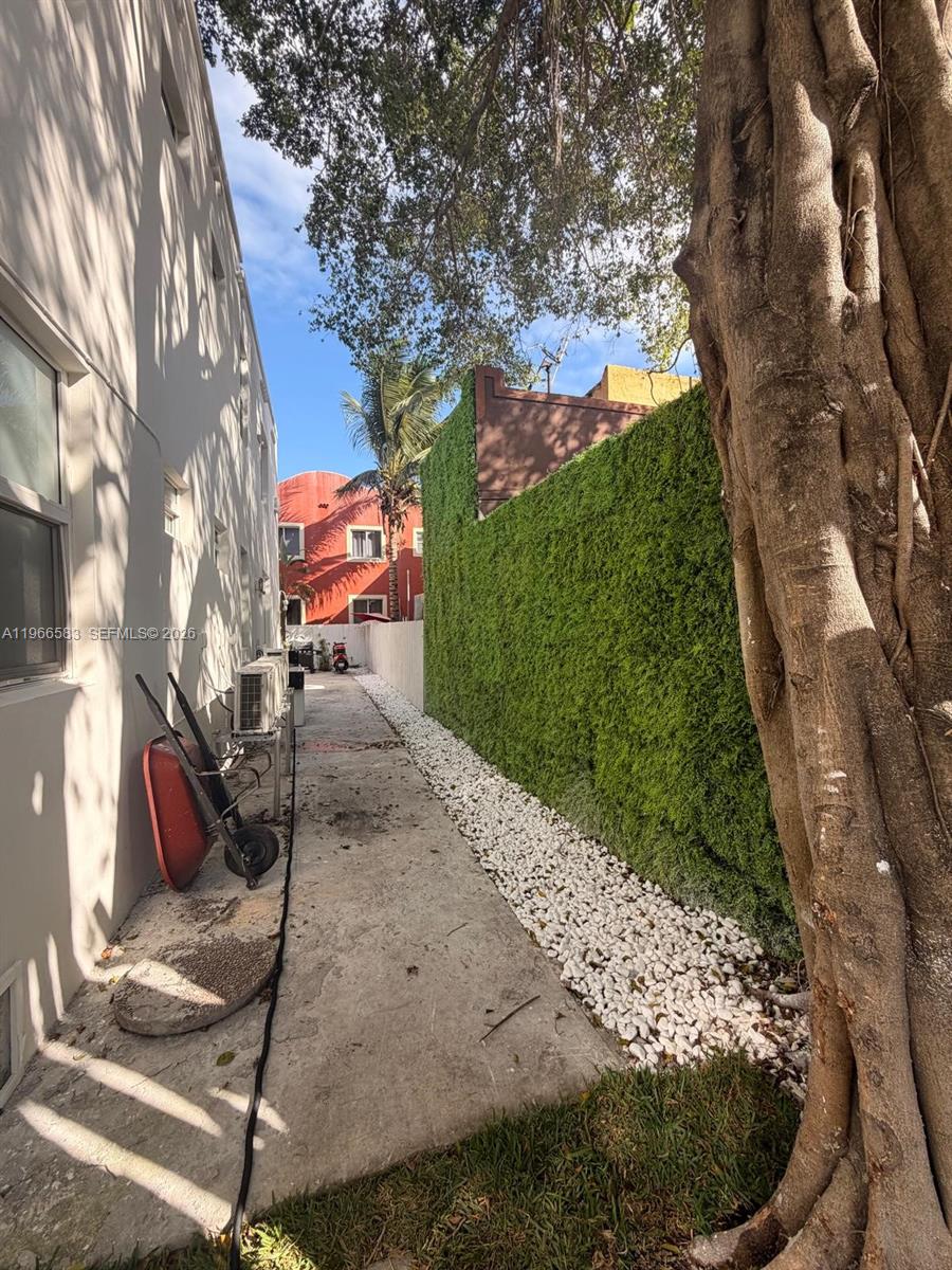 337 SW 10th Ave Miami, FL 33130