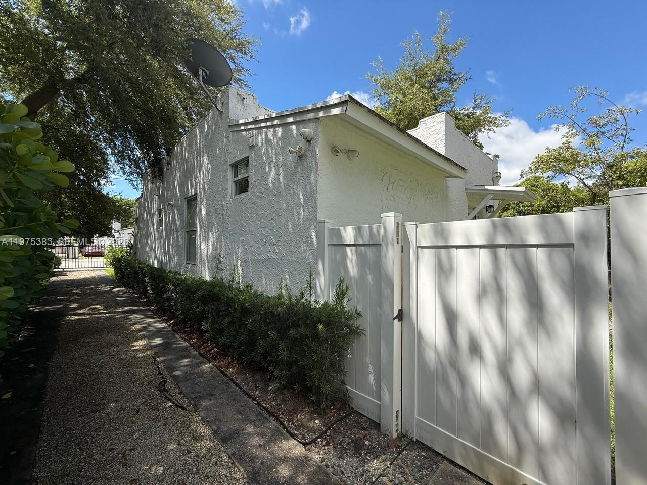 247 NW 58th St Miami, FL 33127