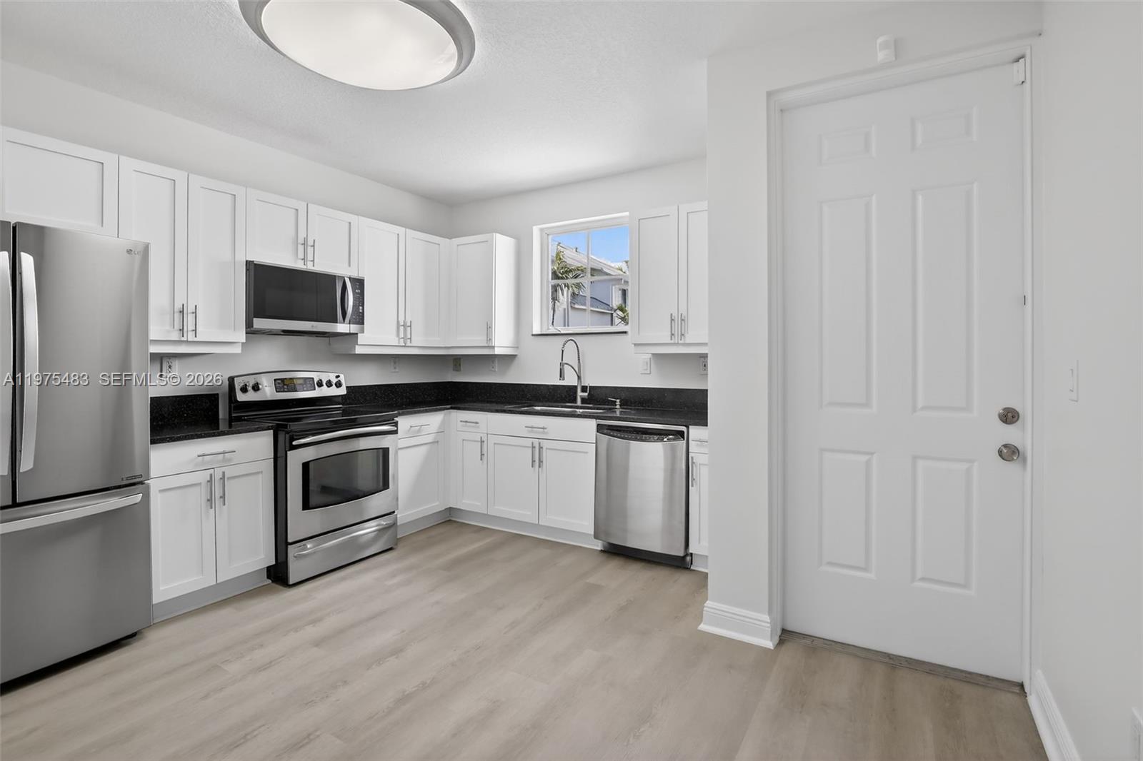 411 SW 13th Ter Fort Lauderdale, FL 33312