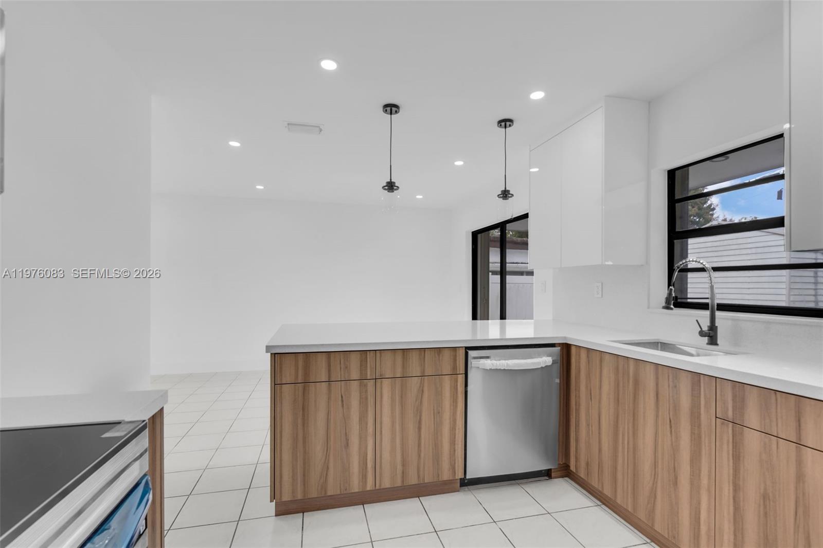 1005 W 36th Pl Hialeah, FL 33012