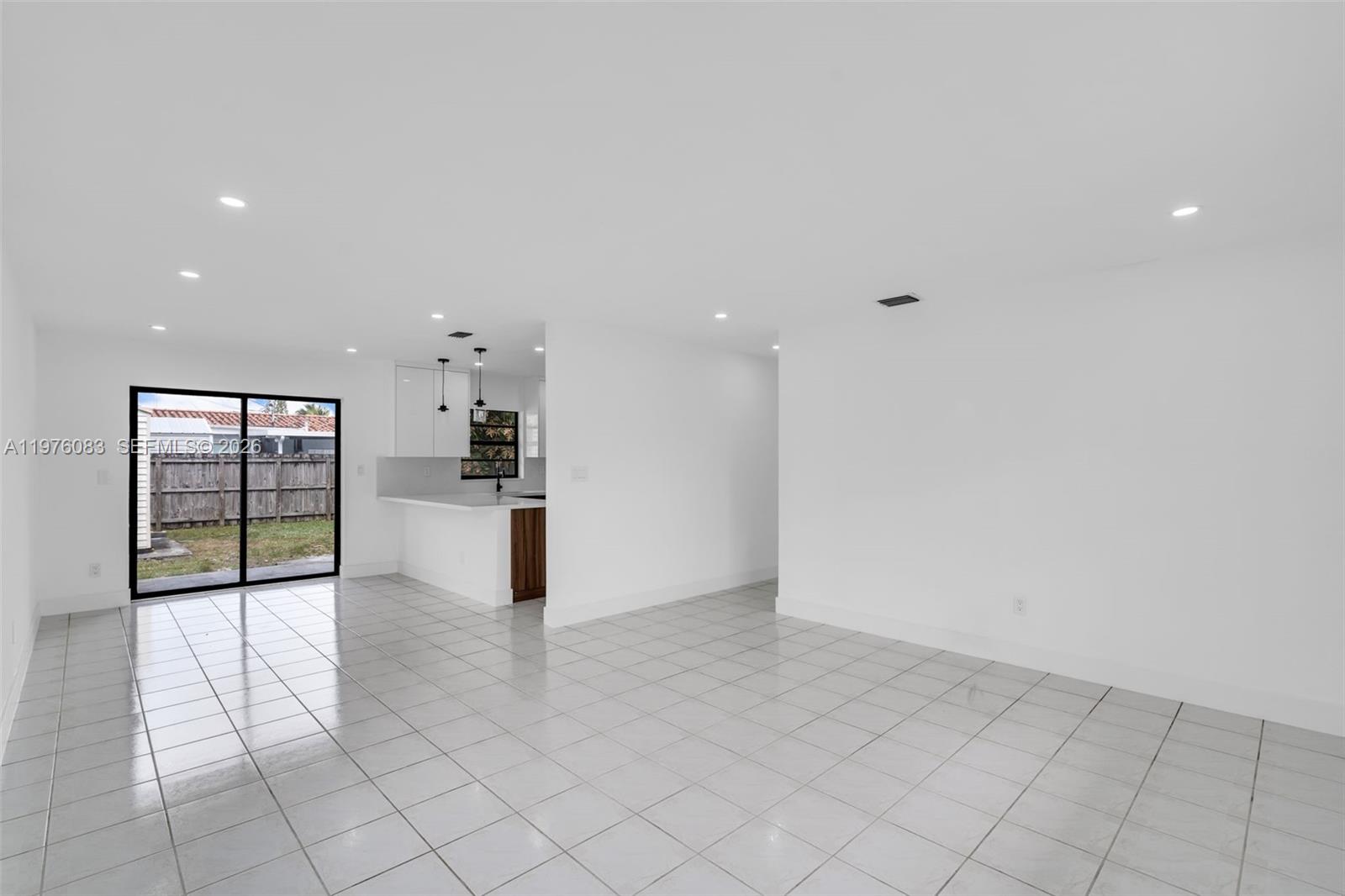 1005 W 36th Pl Hialeah, FL 33012