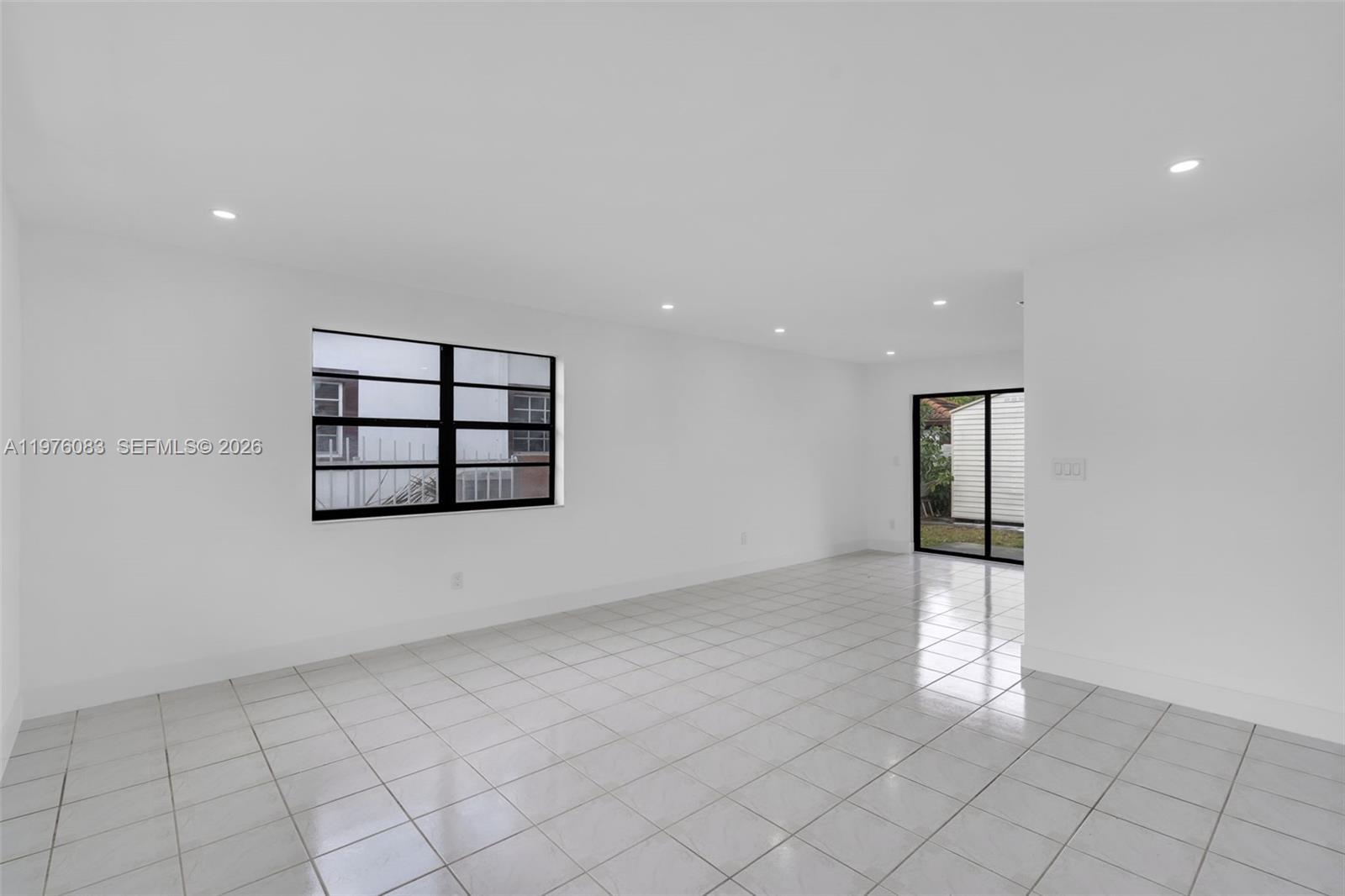 1005 W 36th Pl Hialeah, FL 33012