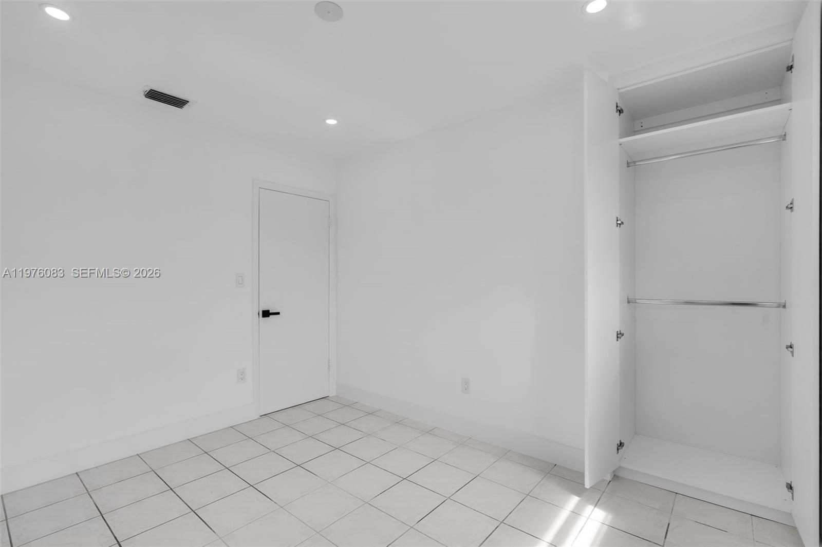 1005 W 36th Pl Hialeah, FL 33012