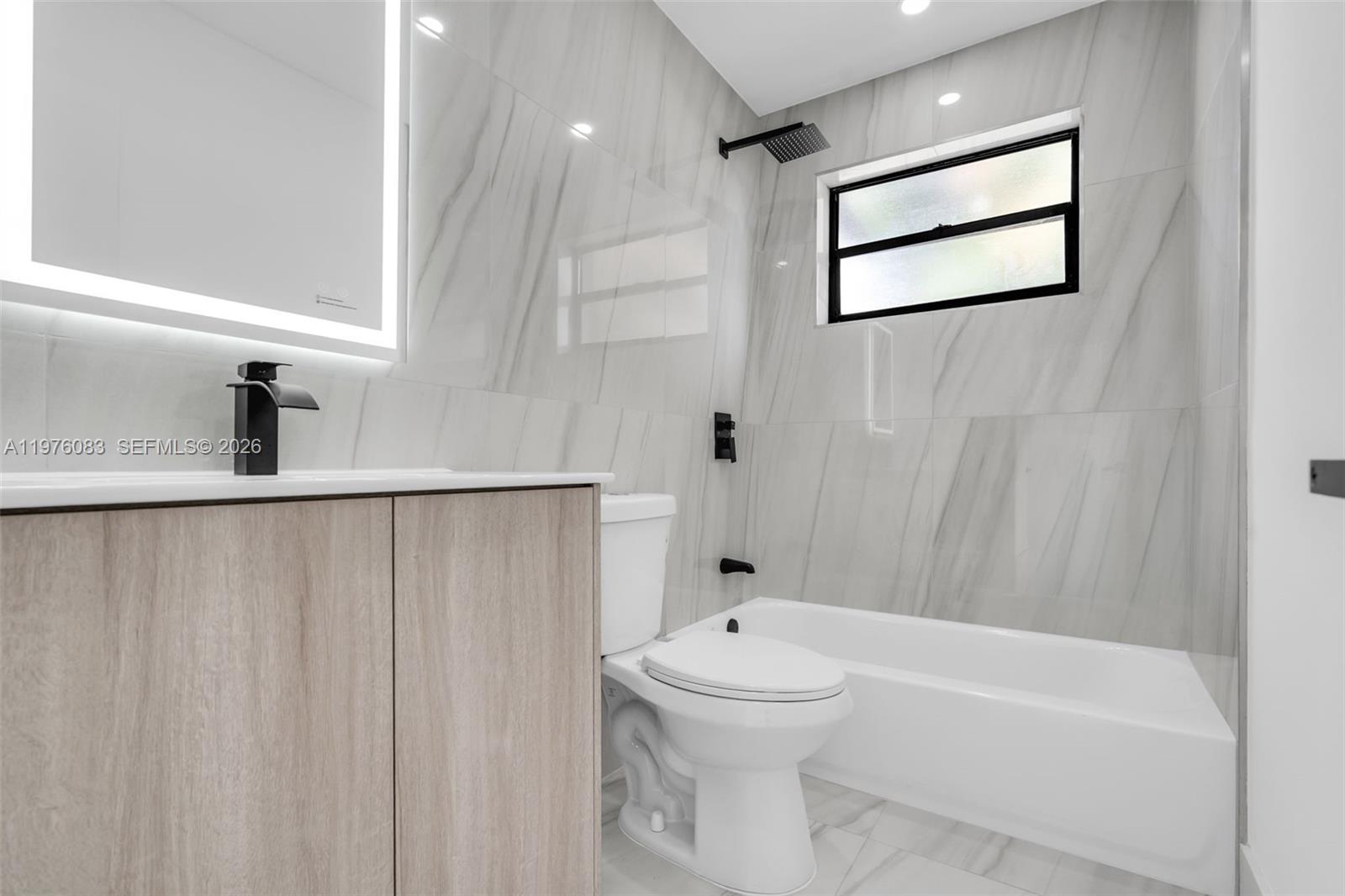 1005 W 36th Pl Hialeah, FL 33012